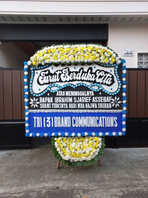 Papan Bunga Duka di Waringin